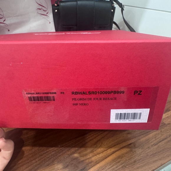 Roger Vivier Black ‘Pilgrim Du Jour’ Crossbody Bag - Picture 5 of 5